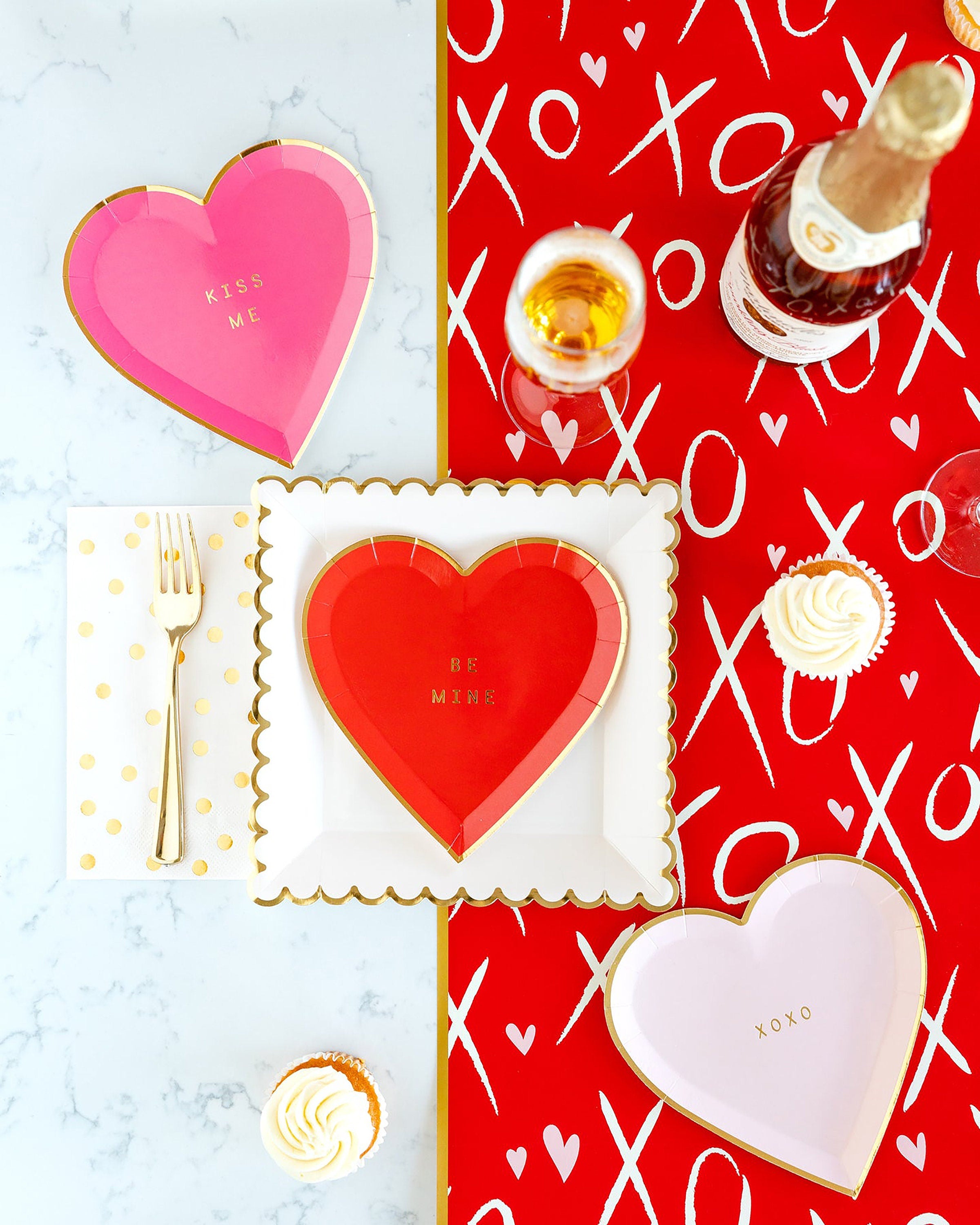 Valentines Plates - XOXO | Valentine Theme Party - XOXO Decor - Valentines Party - Valentines Table Decor - Valentine's Day Plates